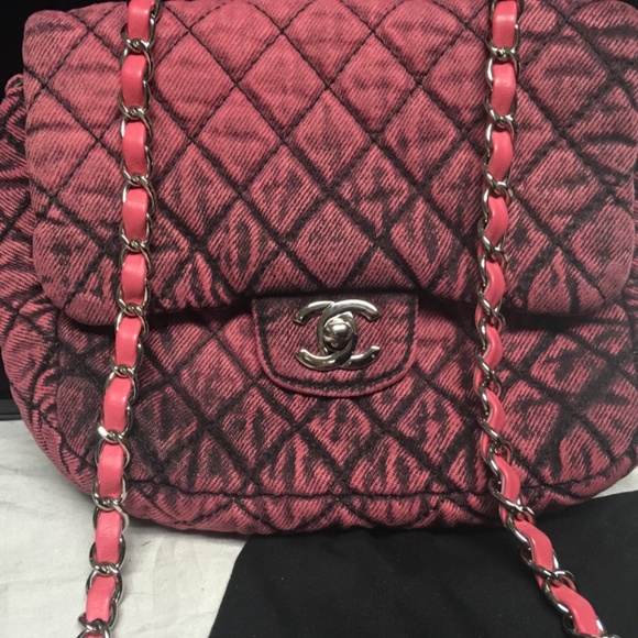 CHANEL VINTAGE PINK QUILTED DENIM SHOULDER BAG - Picture 3 of 9